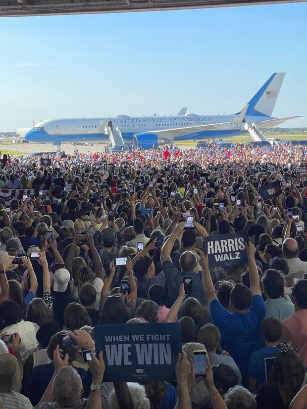 Photo of crowd waiting for Harris campaign rally 