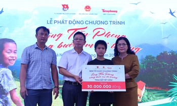 Cùng Tiền Phong nâng bước em tới trường: Mang tiếng cười trở lại sau dông bão