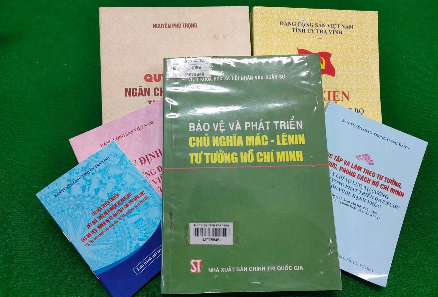 Chủ nghĩa Mác-Lênin bao gồm mấy bộ phận cấu thành?